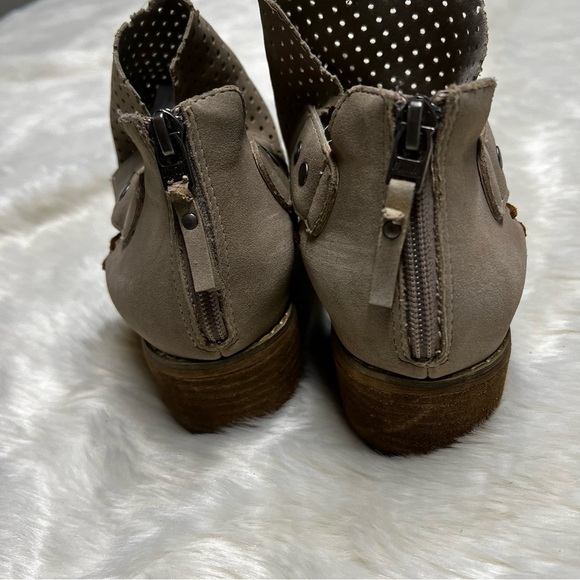 Mi.im taupe vegan ankle‎ booties - Picture 2 of 5